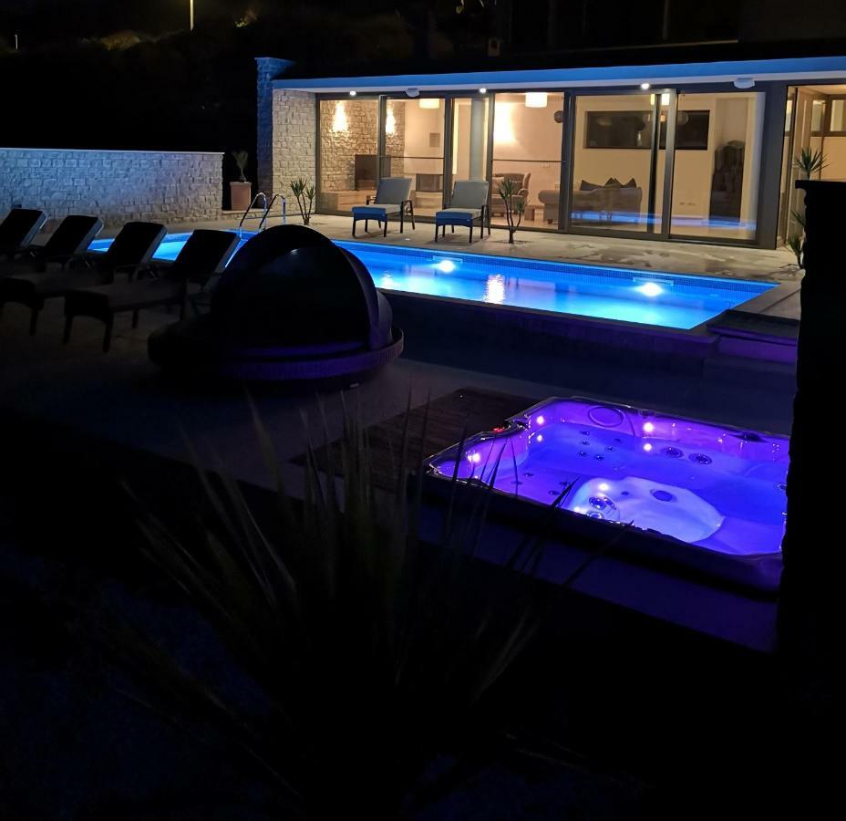Villa Carisma Island Βις Εξωτερικό φωτογραφία