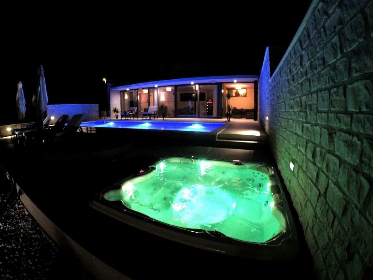 Villa Carisma Island Βις Εξωτερικό φωτογραφία